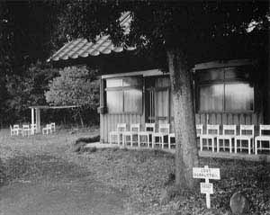 「雨引の里と彫刻」観賞者の為の休憩所を設営する